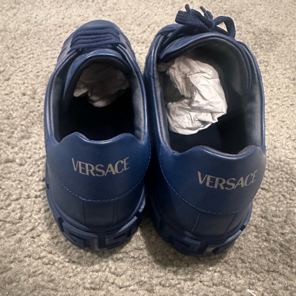 Brand new authentic Versace shoes size 42EU price is set because there is no box - Picture 4 of 6